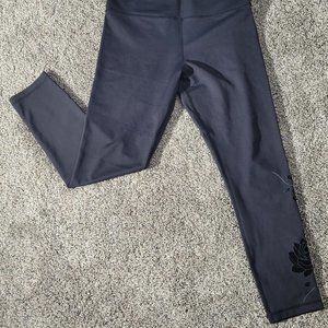 Zyia Black Velvet Floral Light n Tight Size 8-10